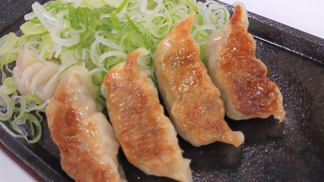 鉄板餃子（8個入り）