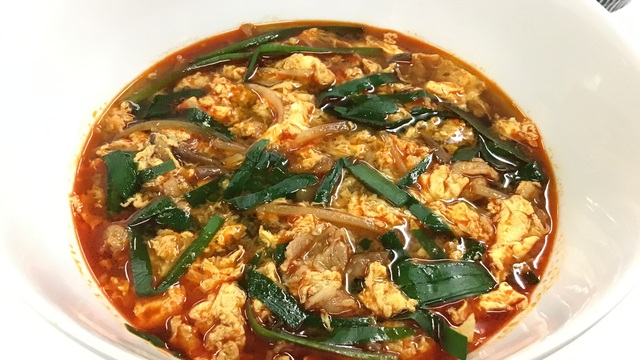 ユッケジャン温麺（麦飯付）